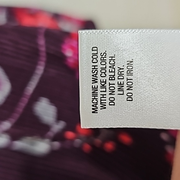 Dress Barn fortuny pleat, cold shoulder, floral blouse - Picture 6 of 7